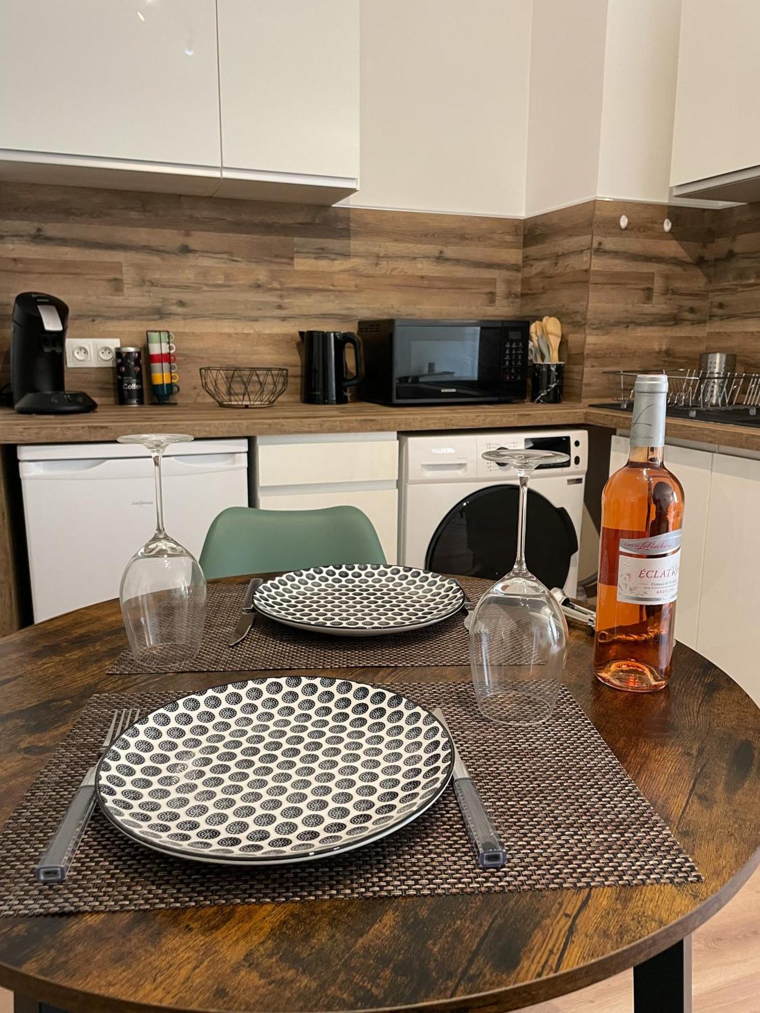 Escapade Ardechoise - Parking Gratuit - Chateau A 2 Pas Aubenas Room photo